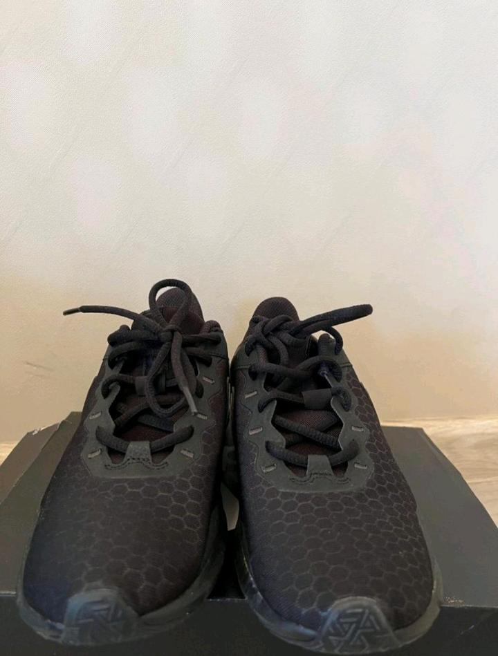 Кроссовки новые Nike