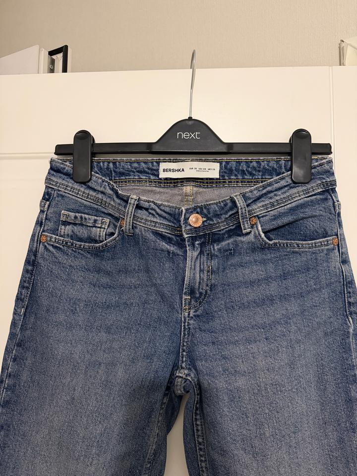 Джинсы Bershka клеш
