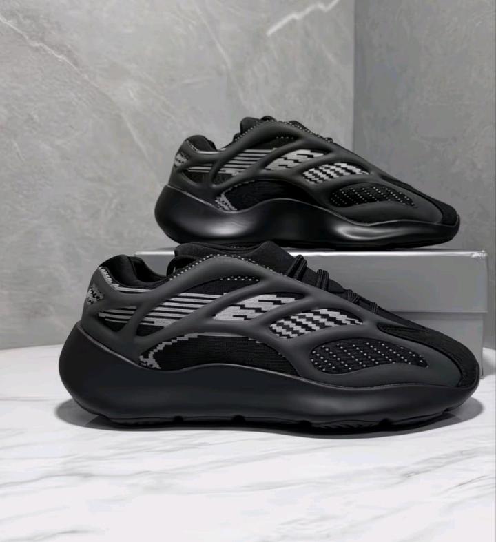 Кроссовки Yeezy 700