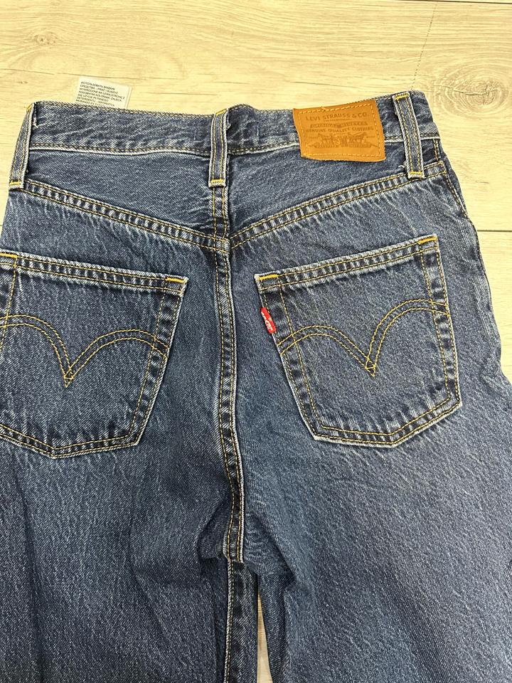 Levi's