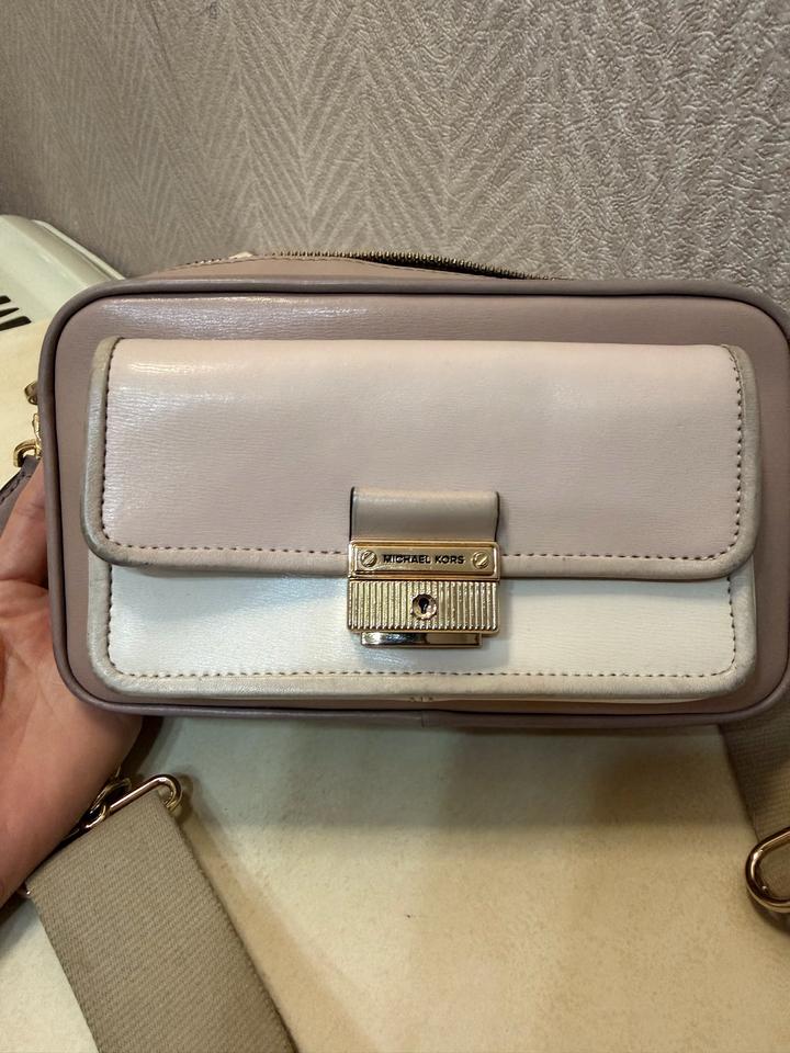 Сумка Michael Kors кроссбоди  с ремнем и замком