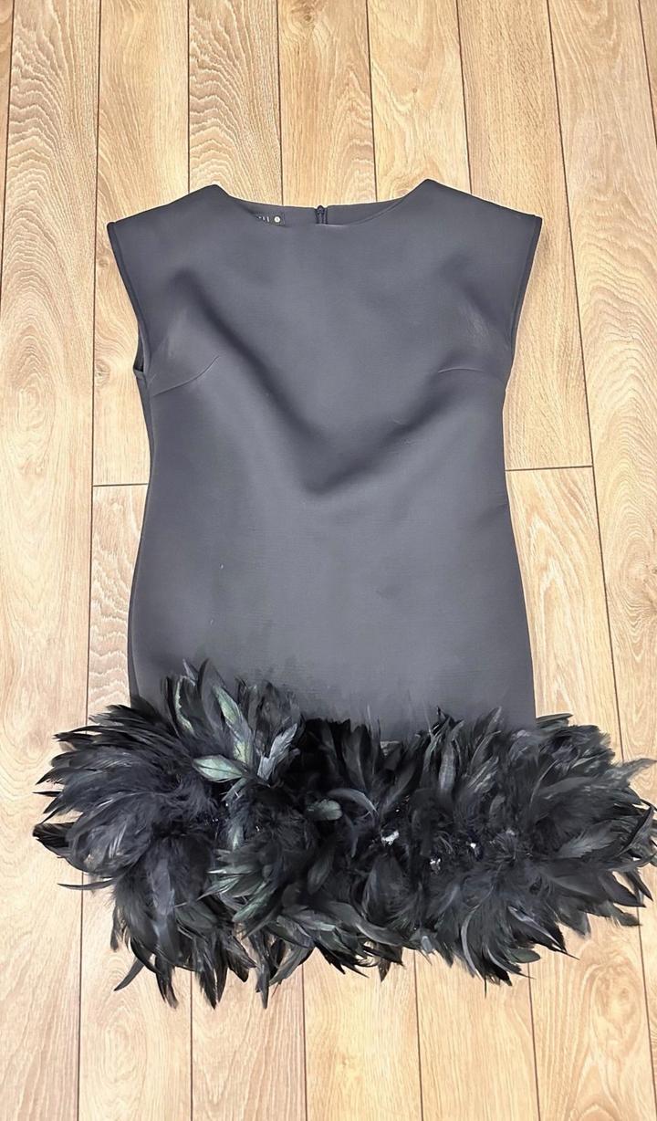 Zara платье с перьями