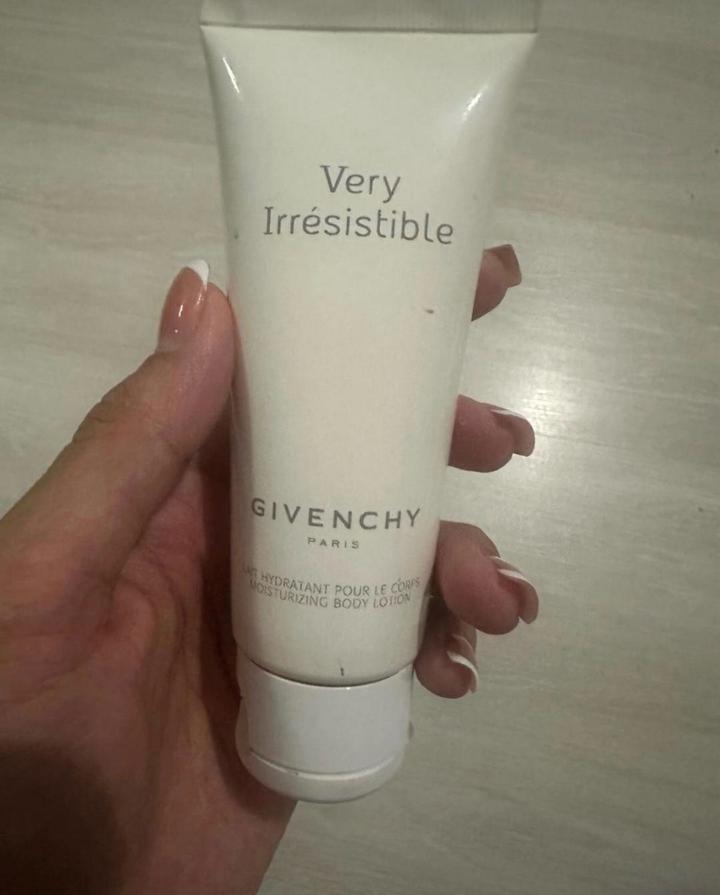 Лосьон для тела Givenchy Very Irrésistible