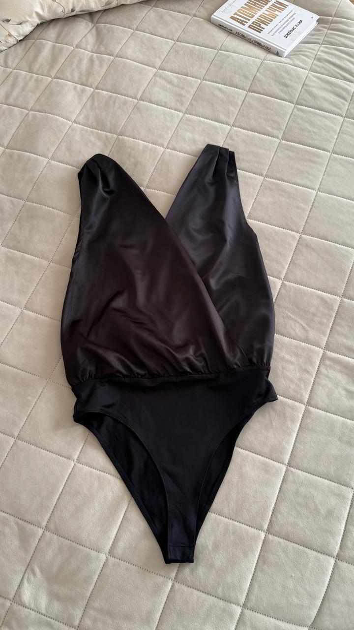 Боди Zara черное с глубоким вырезом