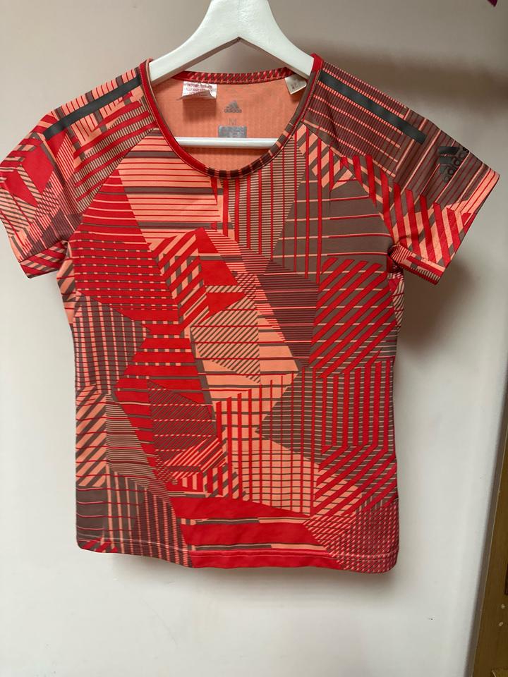 Спортивная футболка adidas
