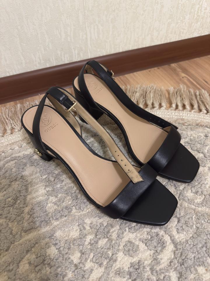 Туфли открытые guess