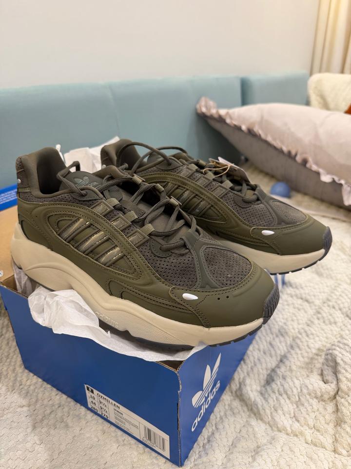 Новые Кроссовки adidas Ozmillen (43-44)