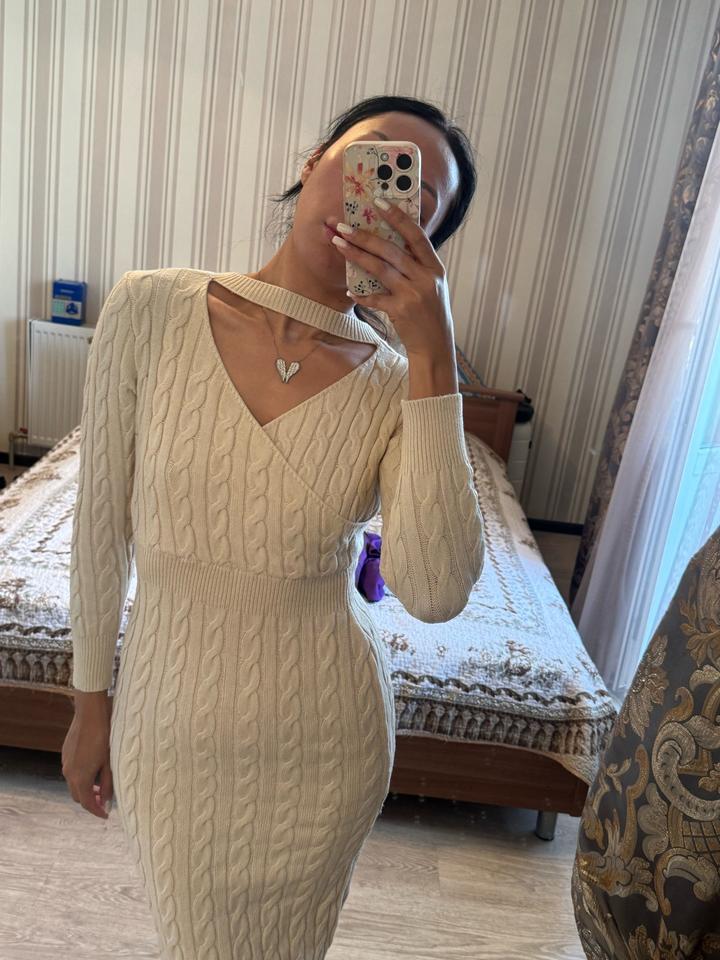 Mimi Платье миди с вырезом на шее и длинным рукавом