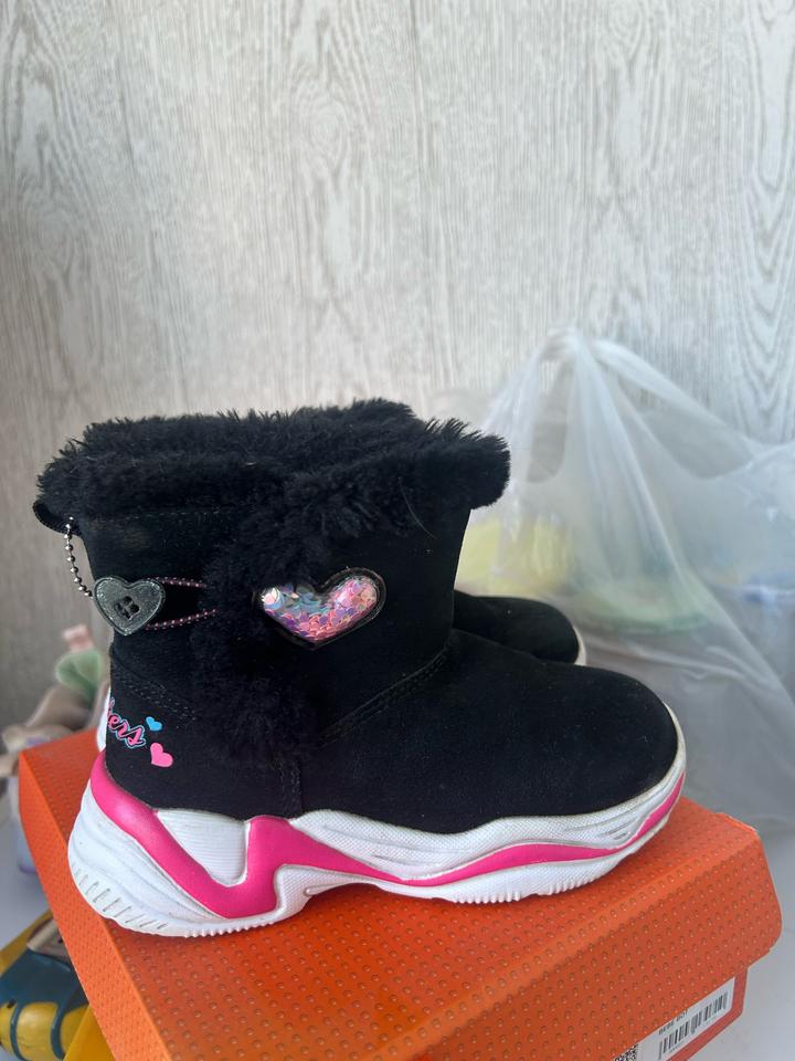 Skechers