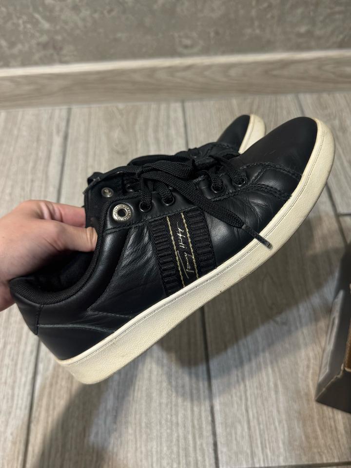 Tommy Hilfiger