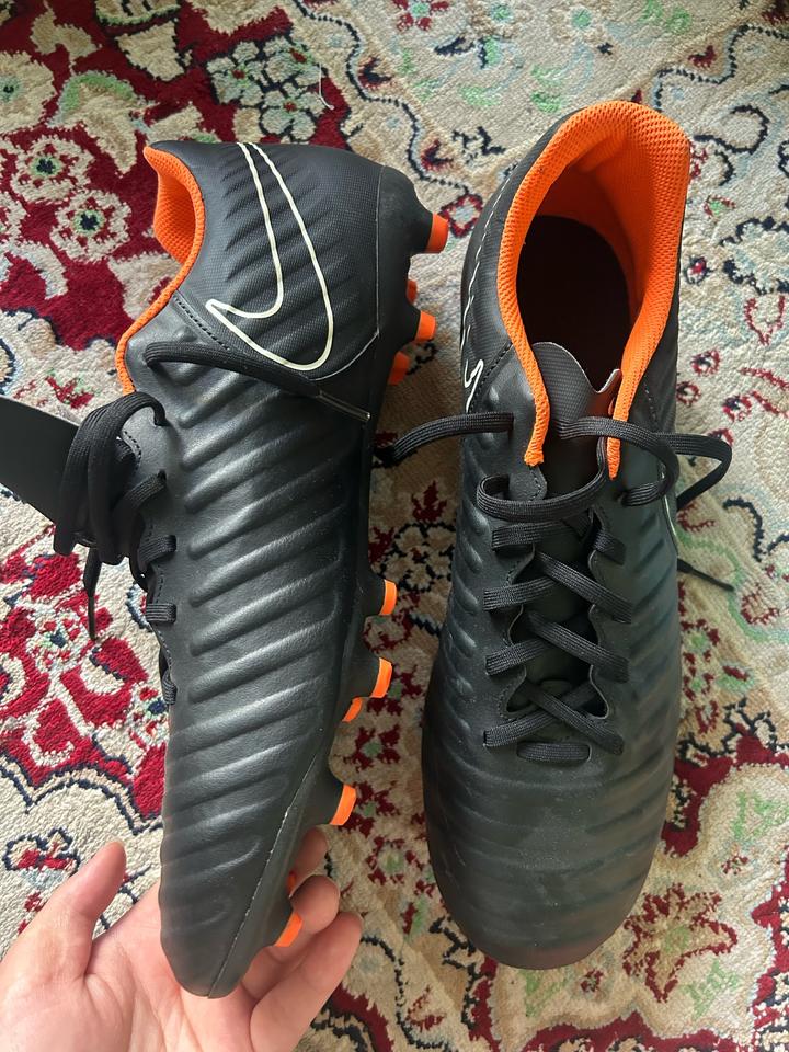 Футбольные бутсы Nike Tiempo
