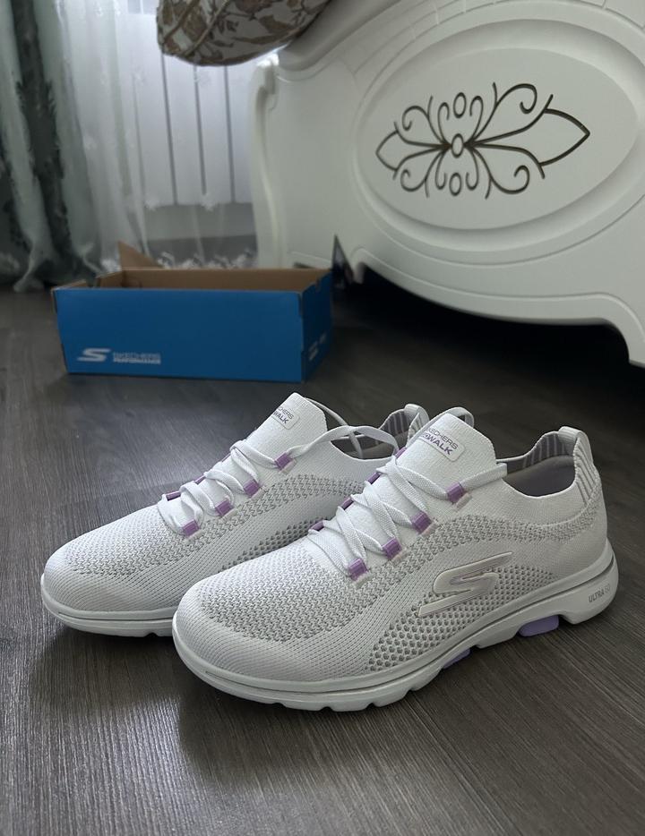 Skechers