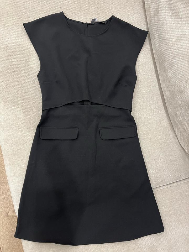 Zara Черное платье с вырезами