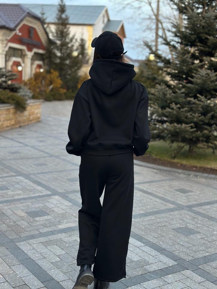 Женский спортивный костюм
