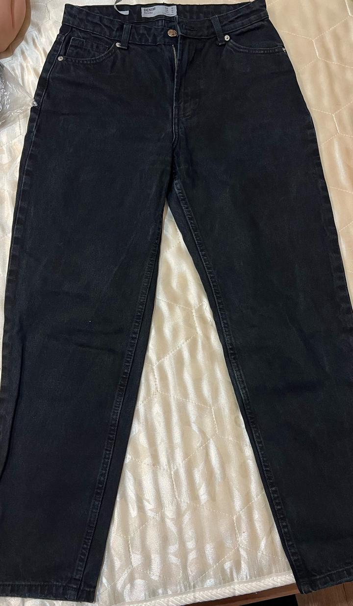 Мом Джинсы черные Bershka