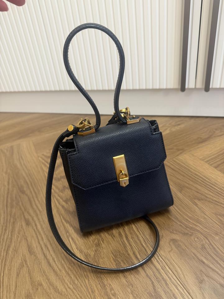 Сумка Charles & Keith