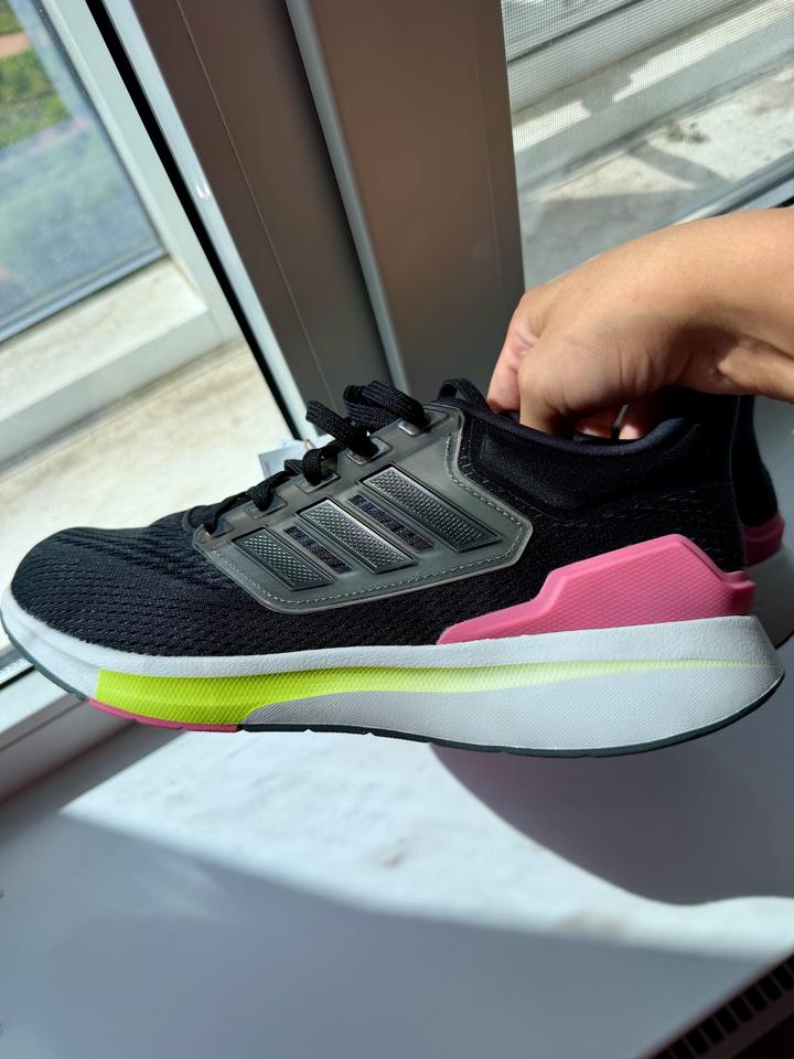 Adidas EQ21 Run оригиналАбсолютно новые кроссовки Adidas EQ21 Run.
