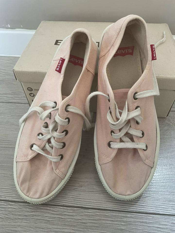 Levi's