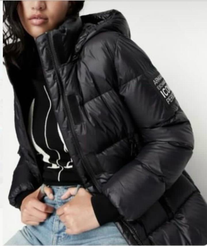 Женский пуховик Armani Exchange