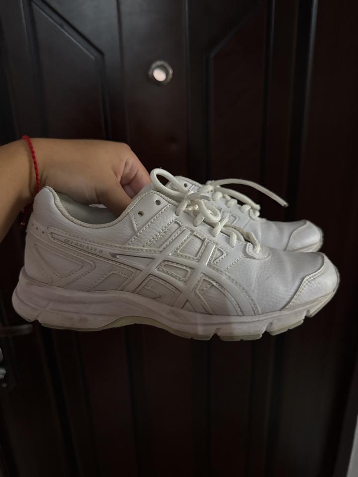 Женские кроссовки asics