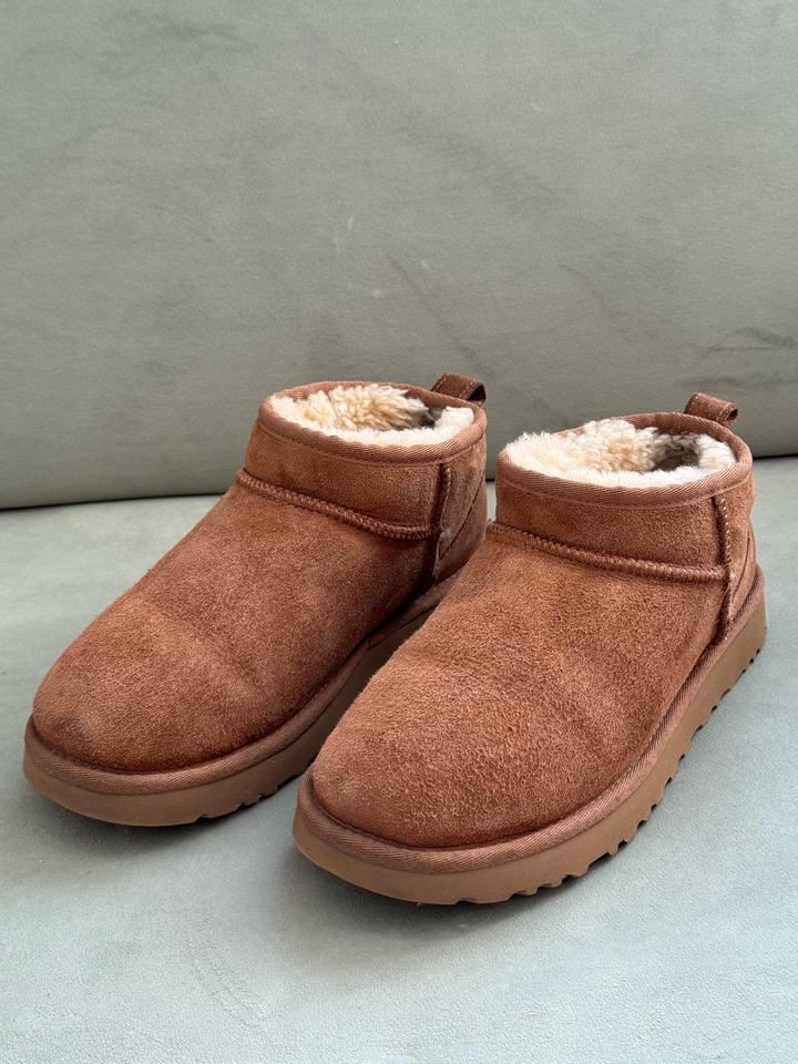 UGG