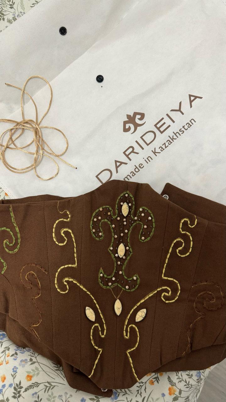 Корсет с ручной вышивкой Darideiya