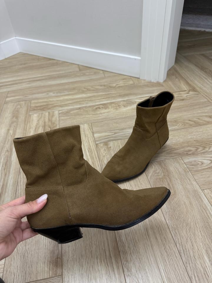 Zara Ботильоны на низком каблуке из замши