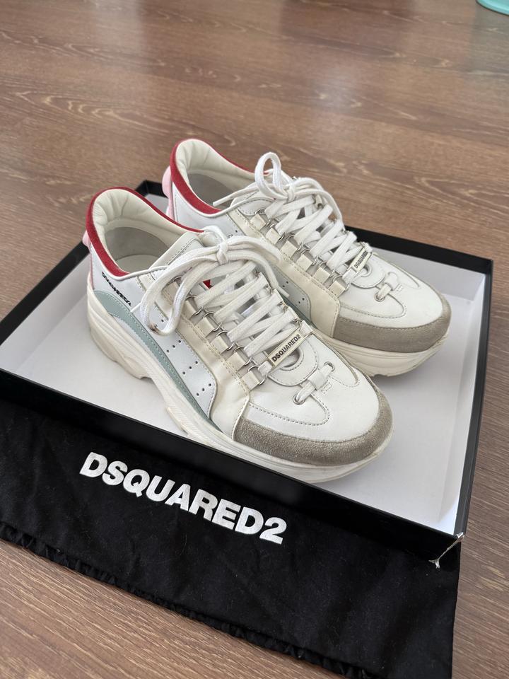 DSQUARED2