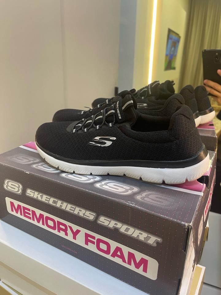 Adidas Продам кроссовки 37 размера