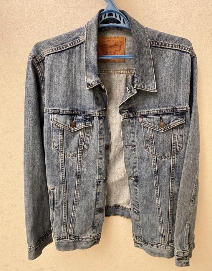 Levi's