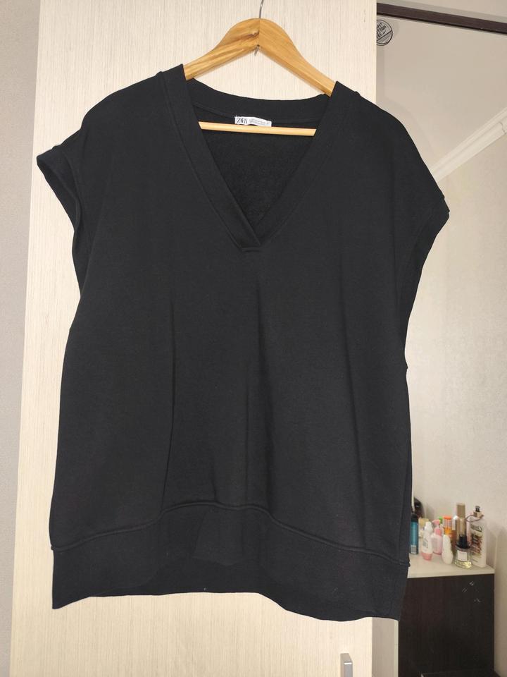 Zara черная жилетка