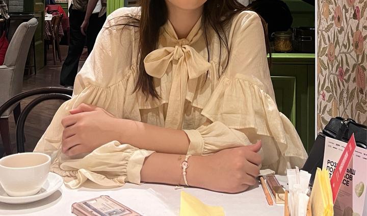Zara Блуза с бантом и длинным рукавом
