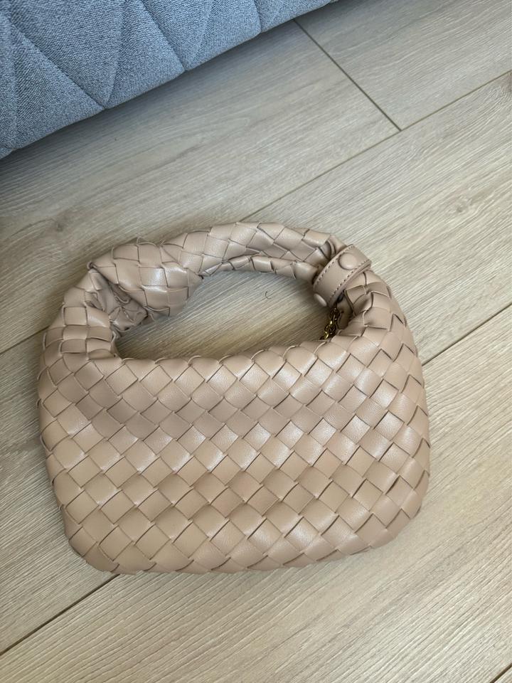 Нет бренда