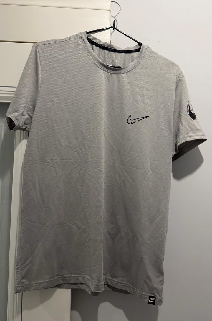 Футболка Nike