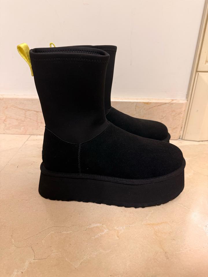 UGG