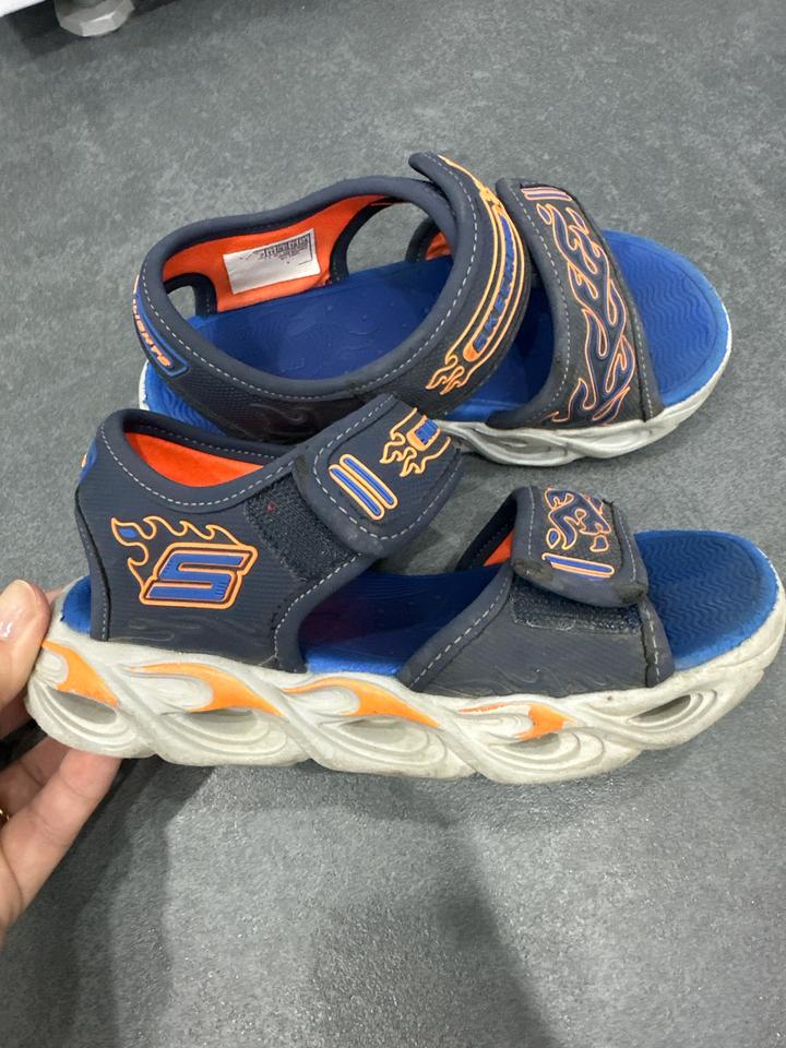 Skechers