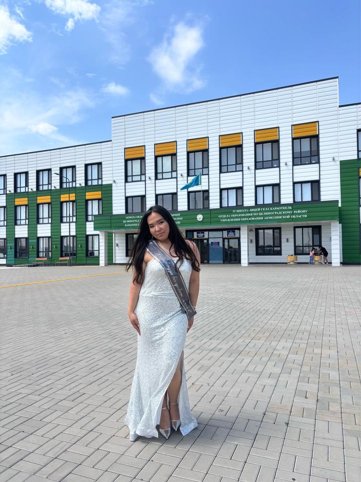 Вечернее платье в пайетках