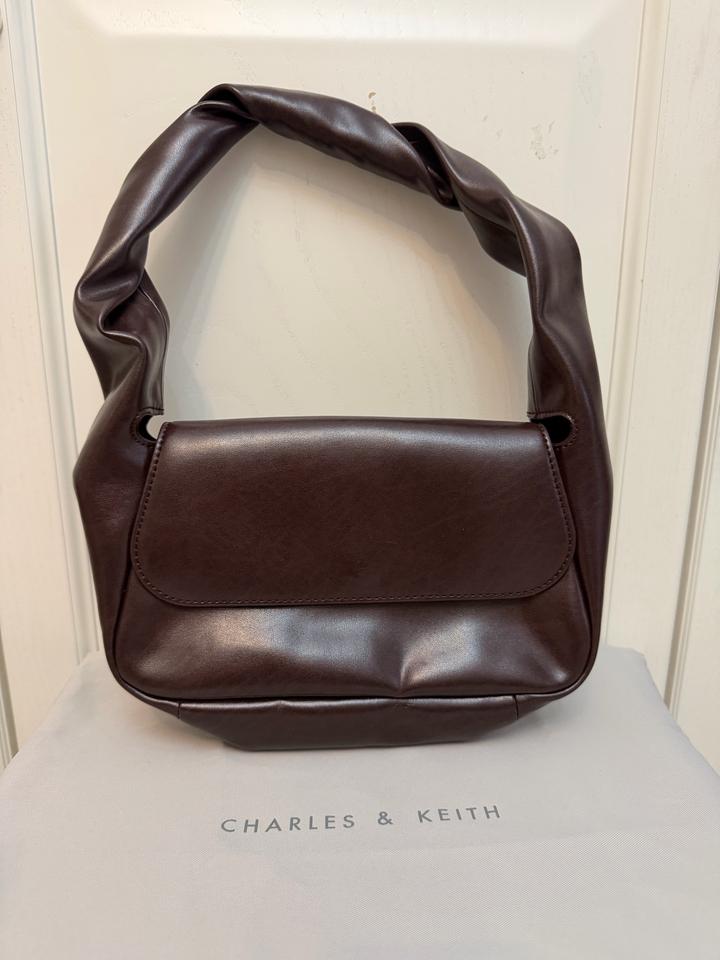 Сумка Charles & Keith
