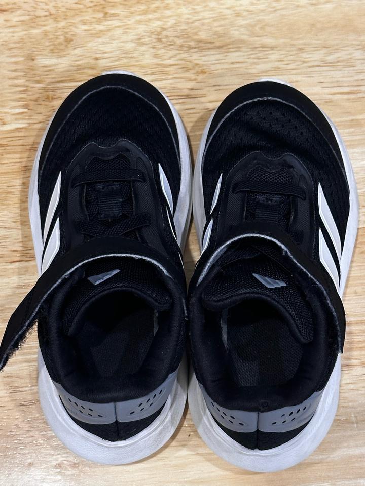 Кроссовки adidas