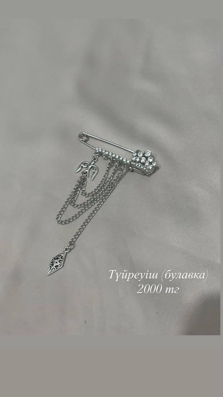 Национальная брошь-булавка со стразами и цепочками