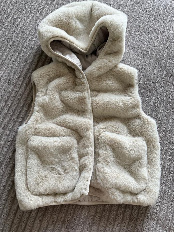Жилет Zara с капюшоном