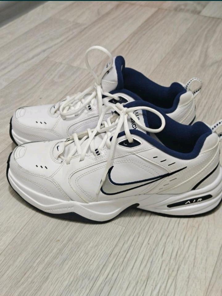 Nike air monarch IV