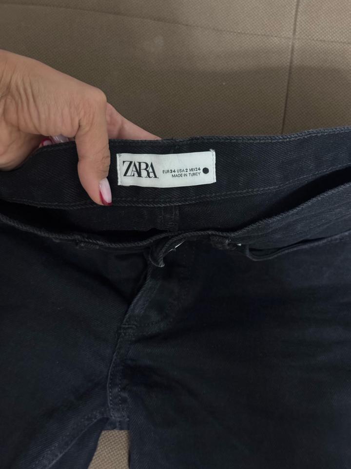 Черные джинсы ZARA