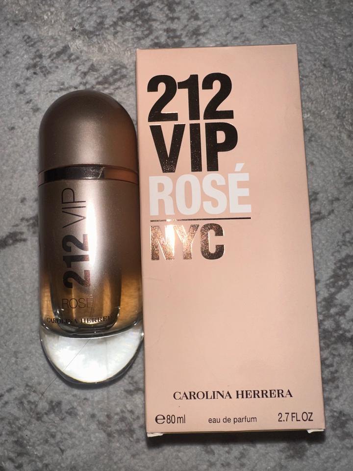 Carolina Herrera 212 VIP rose