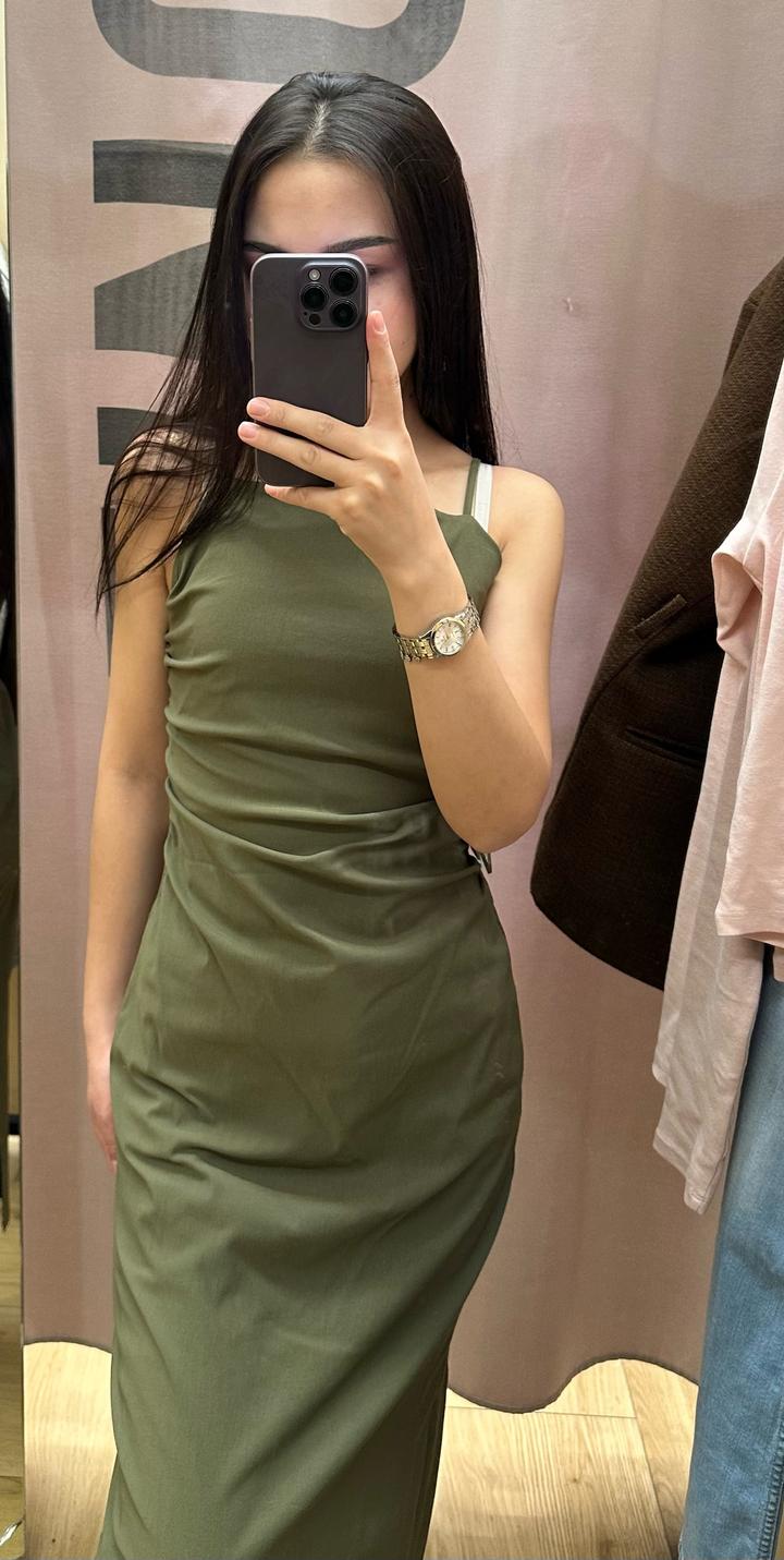 Платье миди на бретелях Bershka, цвет хаки