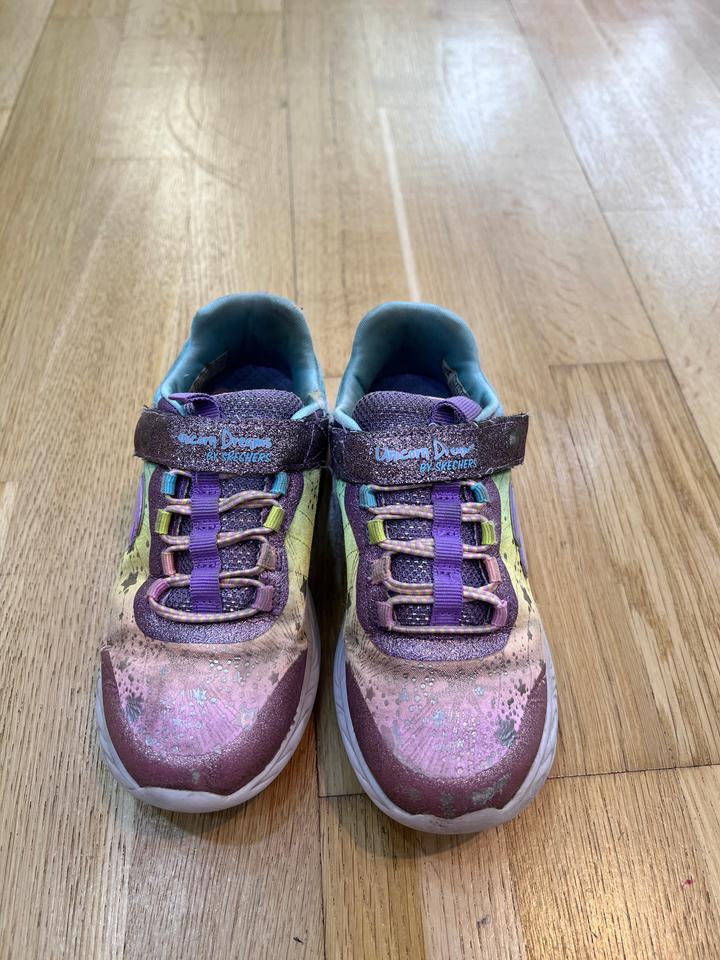 Skechers