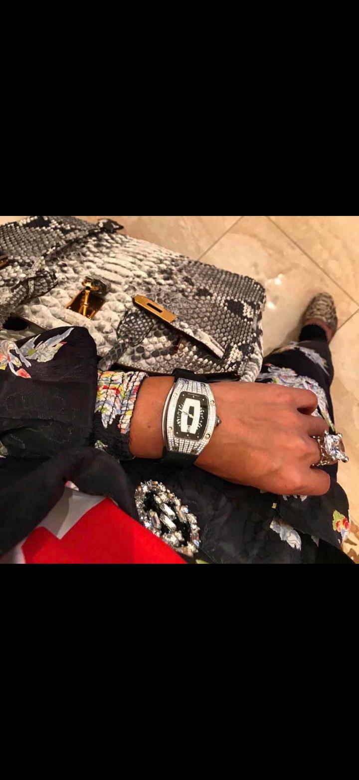 Часы с кристаллами Richard Mille