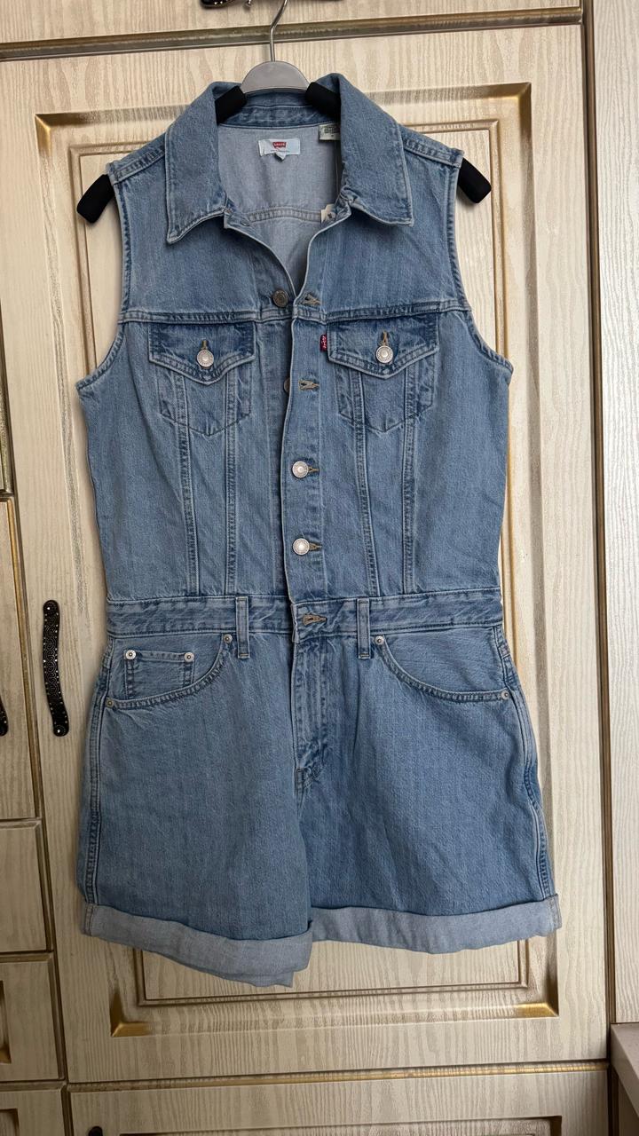 Levi's
