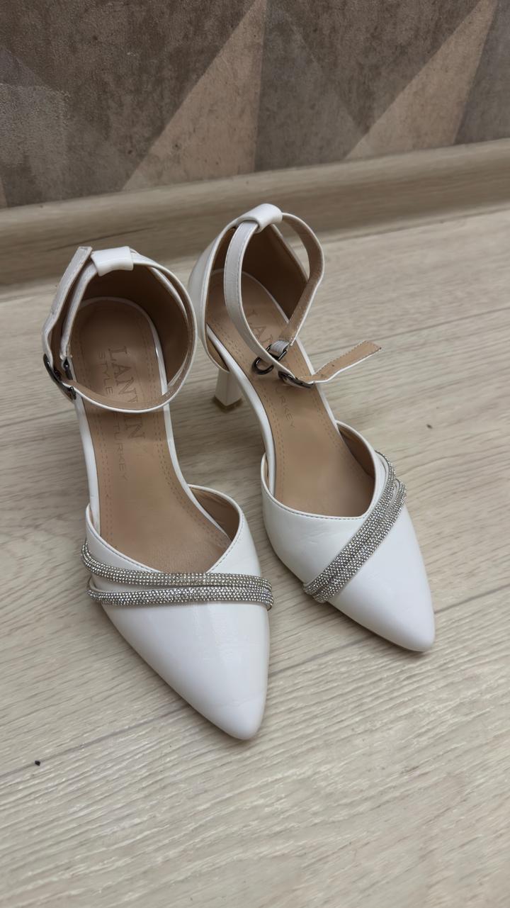 Женские туфли Lanvin со стразами