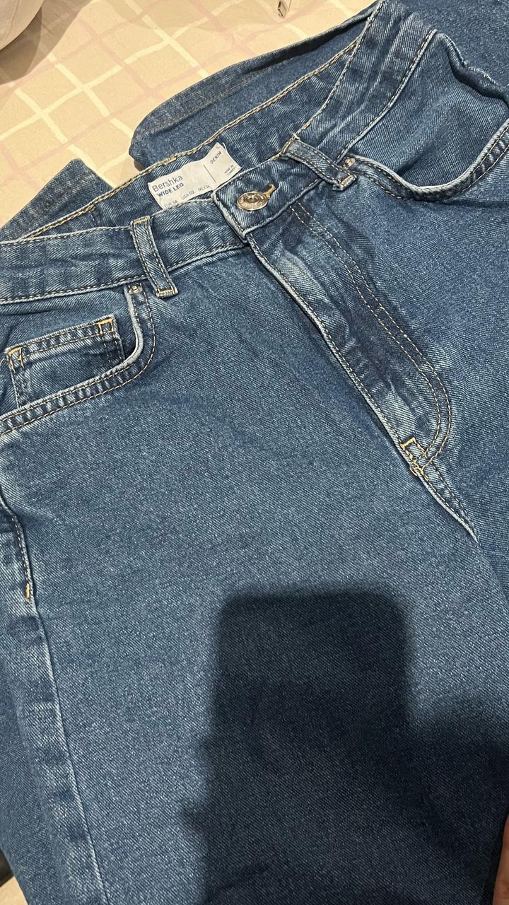 Bershka синие джинсы